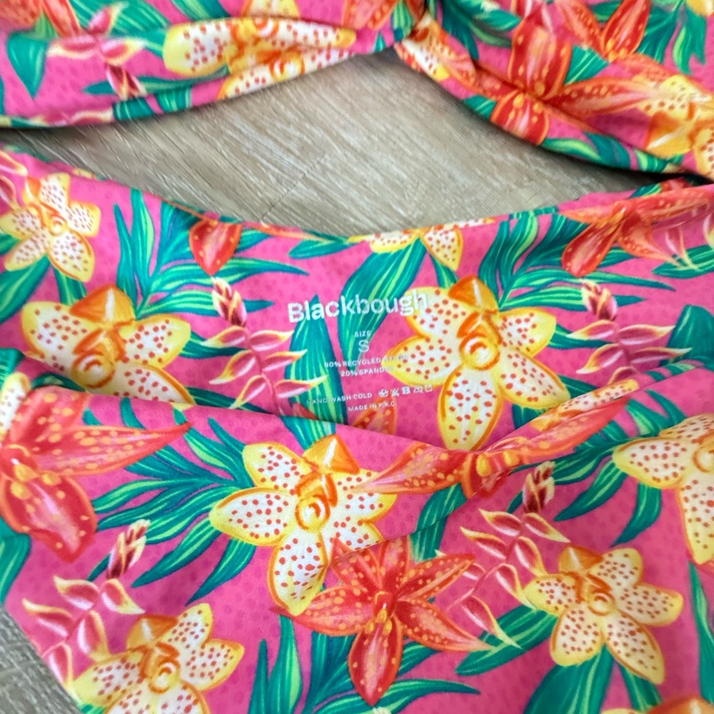 Shell Bikini - Picture 2 of 4